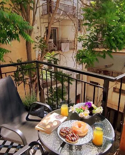 Quiet Beauty -kiki Vólos